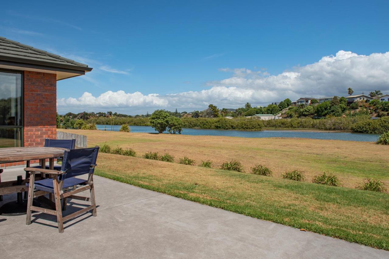 The Waterfront Ruakaka - Ruakaka Holiday Home מראה חיצוני תמונה